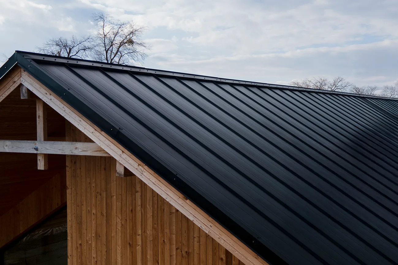 Como planejar uma edícula: do concreto à cobertura metálica